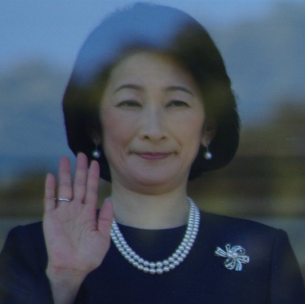 【皇室】秋篠宮ご夫妻 ハワイへ出発 日本人移住150年記念式典へ 	YouTube動画>2本 ->画像>645枚 