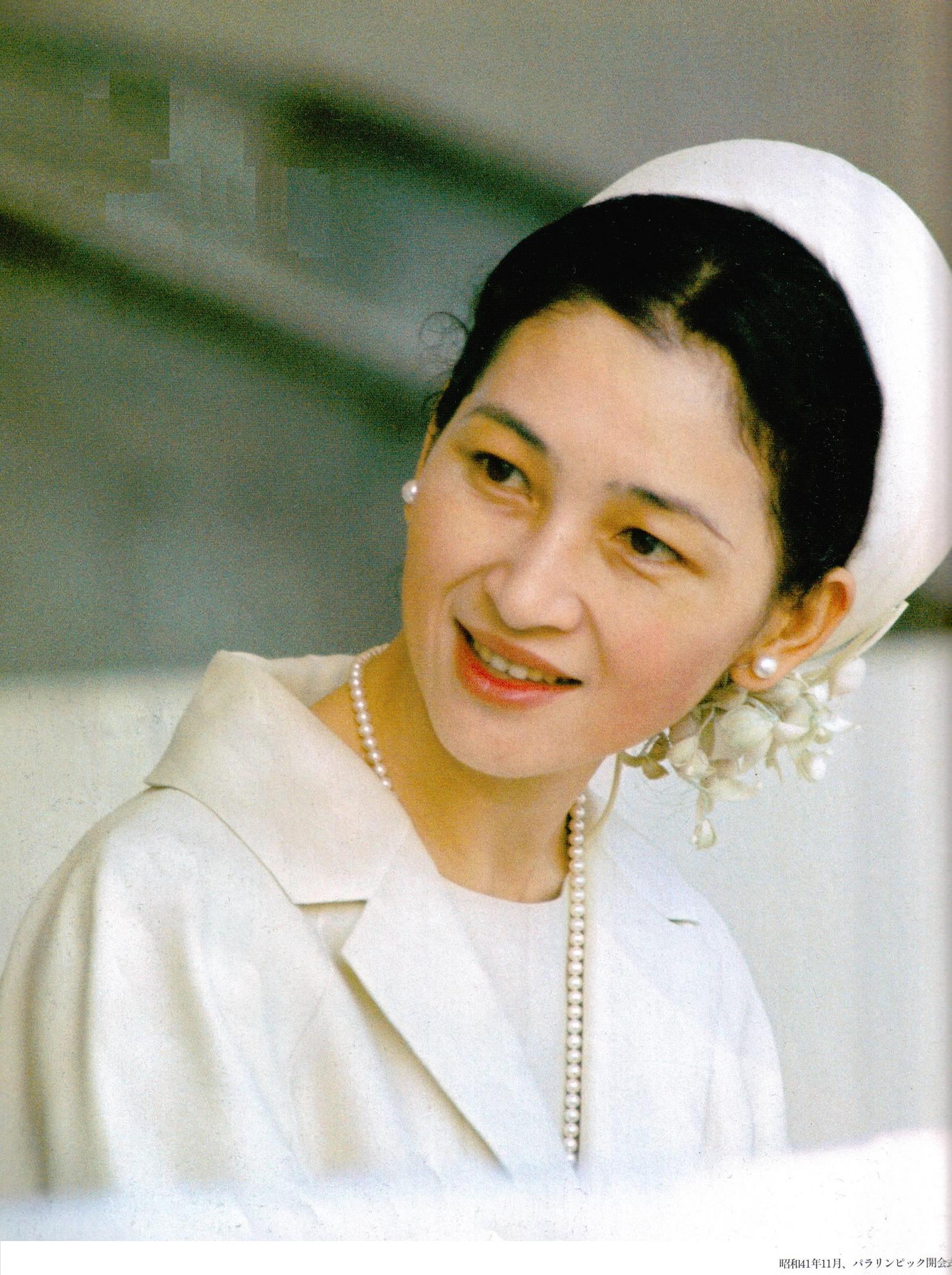 1000+ images about Empress Michiko on Pinterest | Emperor ...