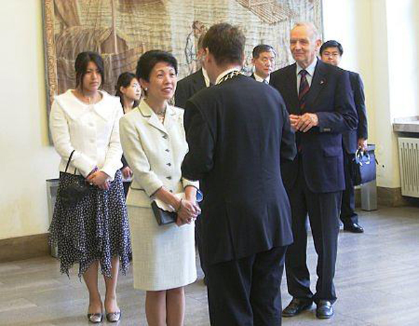 【不敬】小室母、天皇陛下への謁見要求･･･「直訴」を画策　『両陛下との面会が許されるのであれば、圭を連れてご説明に伺います』★8 	YouTube動画>2本 ->画像>30枚 
