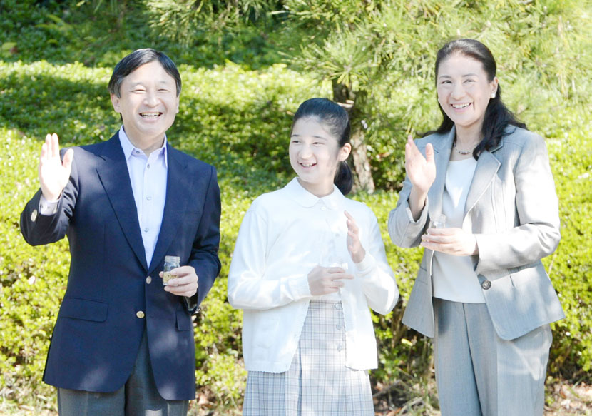 【速報】 愛子さま 「声 優 ・ ア イ ド ル の な り 方」を熟読